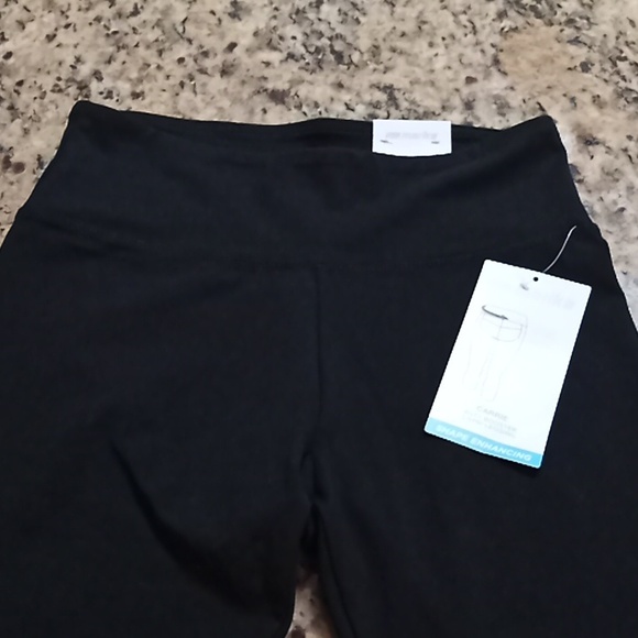 MARIKA CARRIE BUTT BOOSTER CAPRI LEGGINGS. Core Fit. Black. NWT. Small. - Picture 4 of 10
